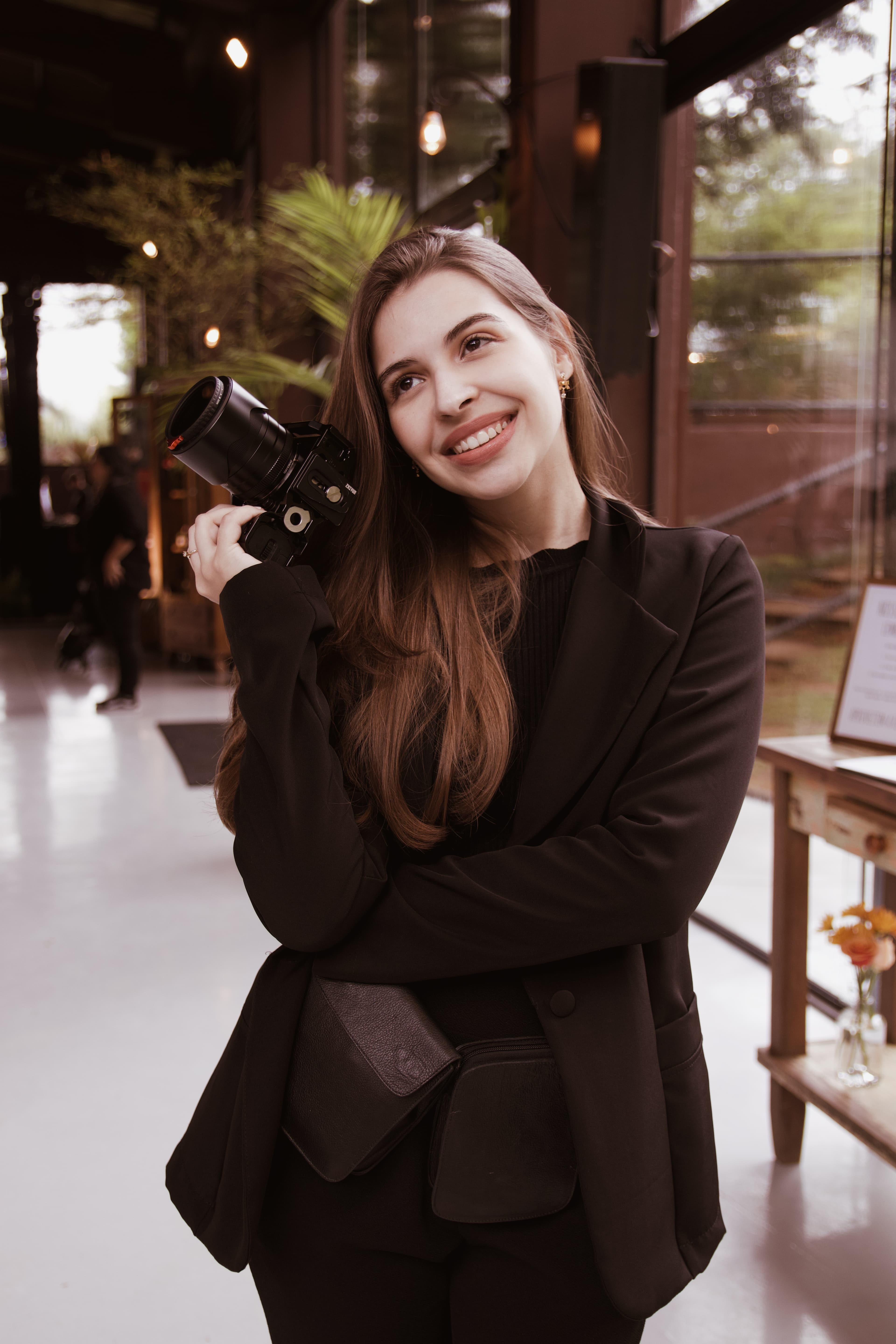 Ana Meireles fotografando um evento